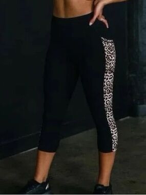 Zyia Leopard Pocket Brilliant Hi-Rise Capri 20", Medium (6-8)